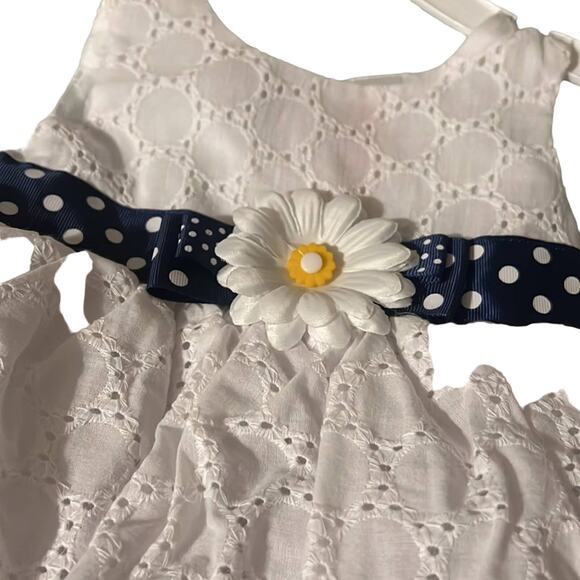 NWT Floral Eyelet Lace Blue and White Dress with Daisy - Picture 2 of 8